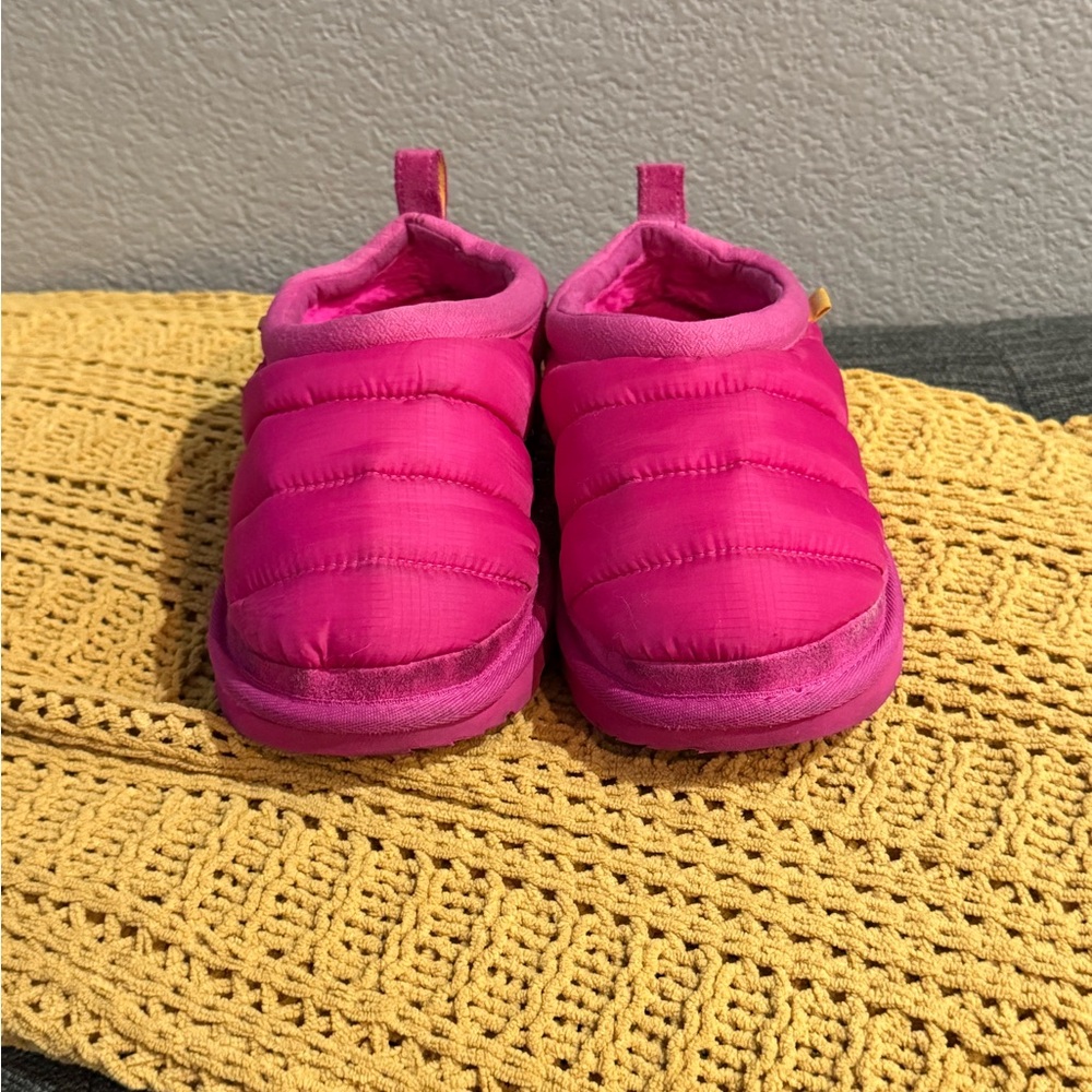 Ugg Girls Pink Quilted Shoes size 5